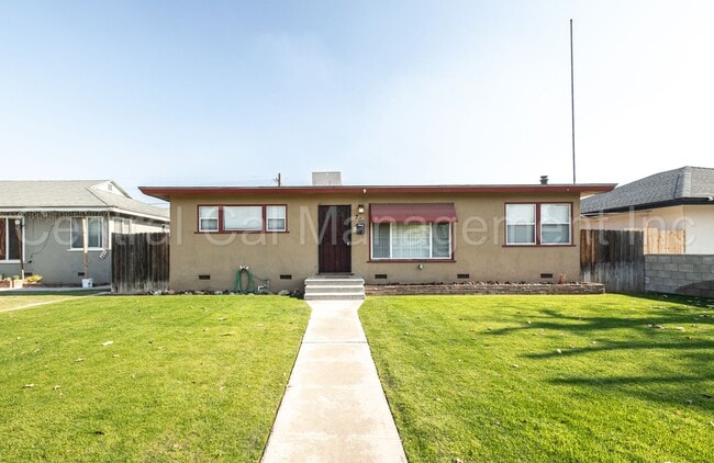 Building Photo - 3 Bedroom/1 Bath Home - $1850 per month!