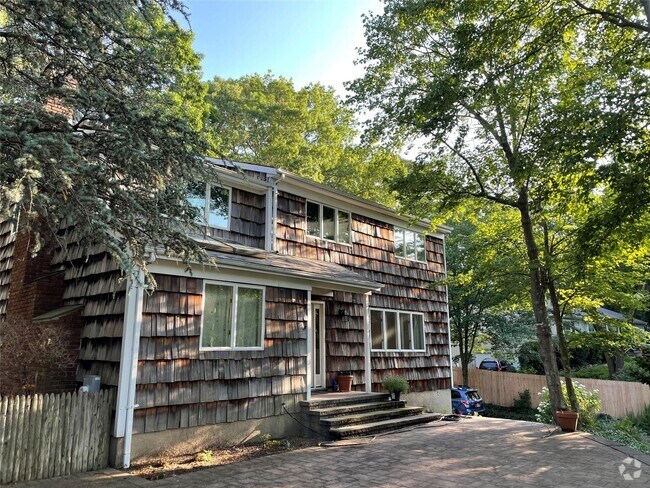 Building Photo - 33 Pilgrim Dr Rental