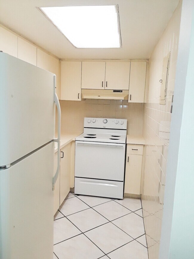 Building Photo - 4841 NW 7th St Unit 109-4