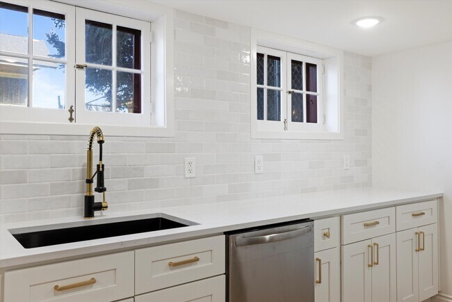 Photo - 317 Main St Unit The Studio