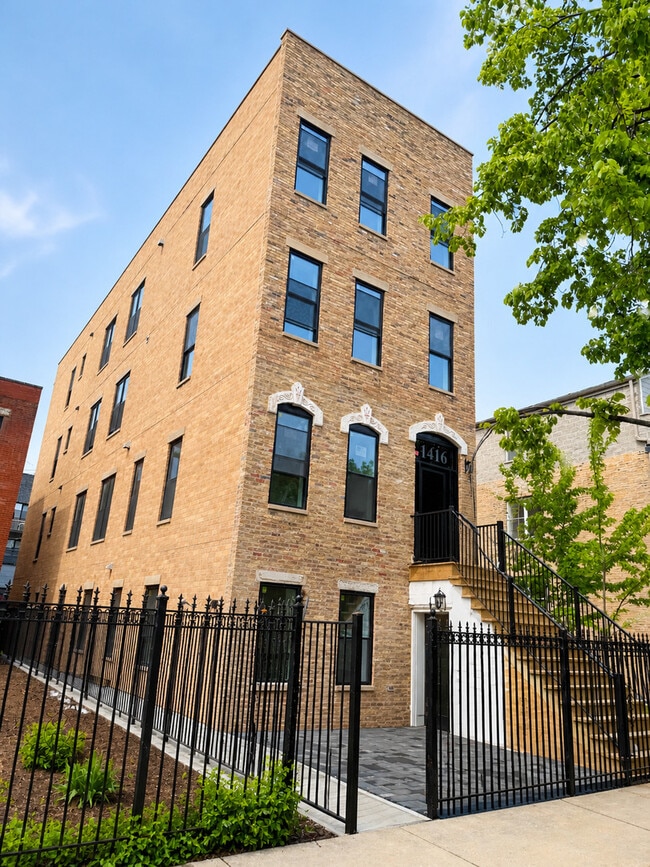 Building Photo - 1416 N Maplewood Ave Unit 4