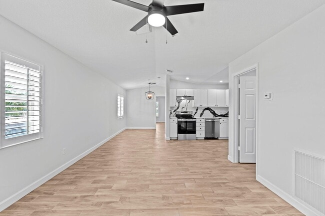 Photo - 56 W 12th St