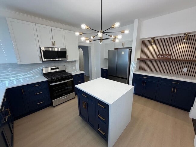 Building Photo - Great Home For RWJMS/Rutgers Students * Walk to New Brunswick/Highland Park Nightlife * All Utili...