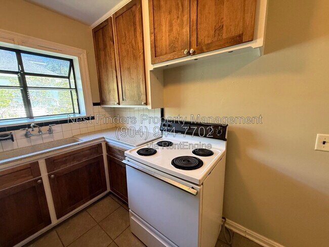 Photo - 3553 Oak St