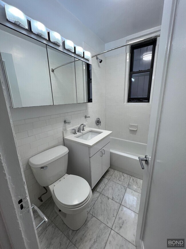 Photo - 140 E 46th St Apartamento Unidad 1R