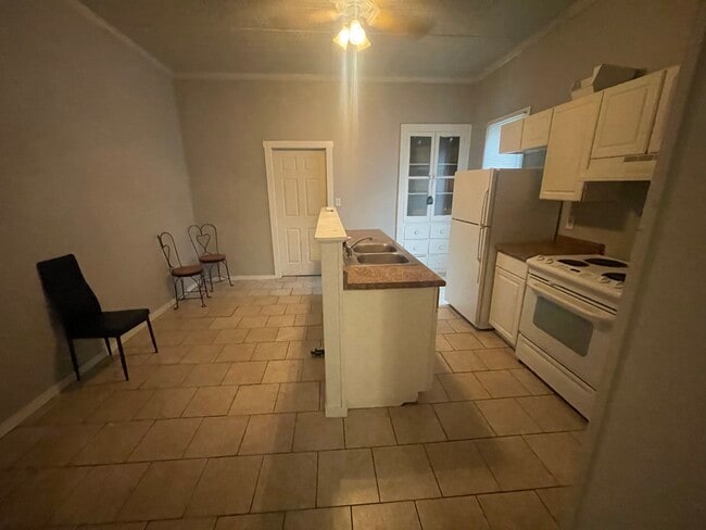 Building Photo - Locust Street Unit 902