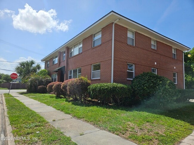 Building Photo - 3005 Walton St Unit 2