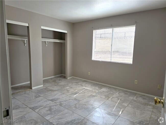 Building Photo - 2755 Twistingbow Ln Unit B Rental