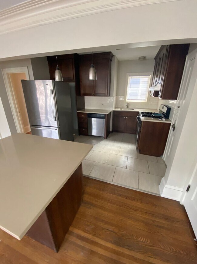 705 W 31st St Unit 1