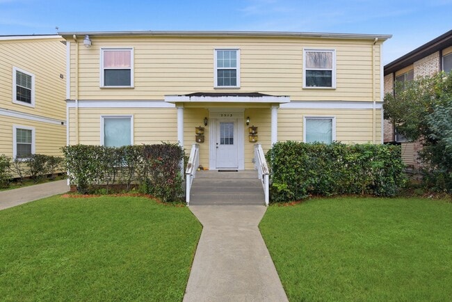 Photo - 2513 Shakespeare St Unit 3