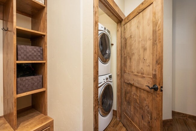 Photo - 250 Bergamot Dr