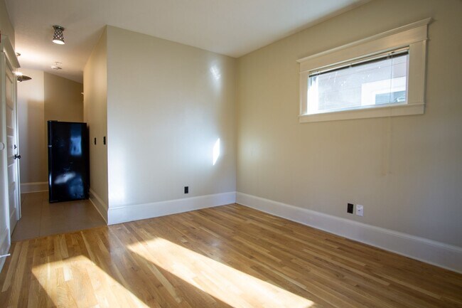 Photo - Historic Building-Beautifully Renovated 1-Bedroom Close-in SE! Unit 03
