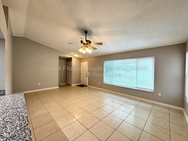 Photo - 658 Elwood St