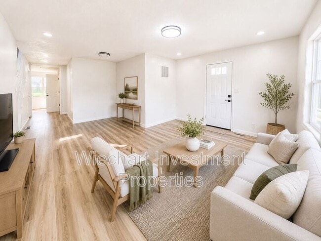 Photo - 725 W Williams Ave