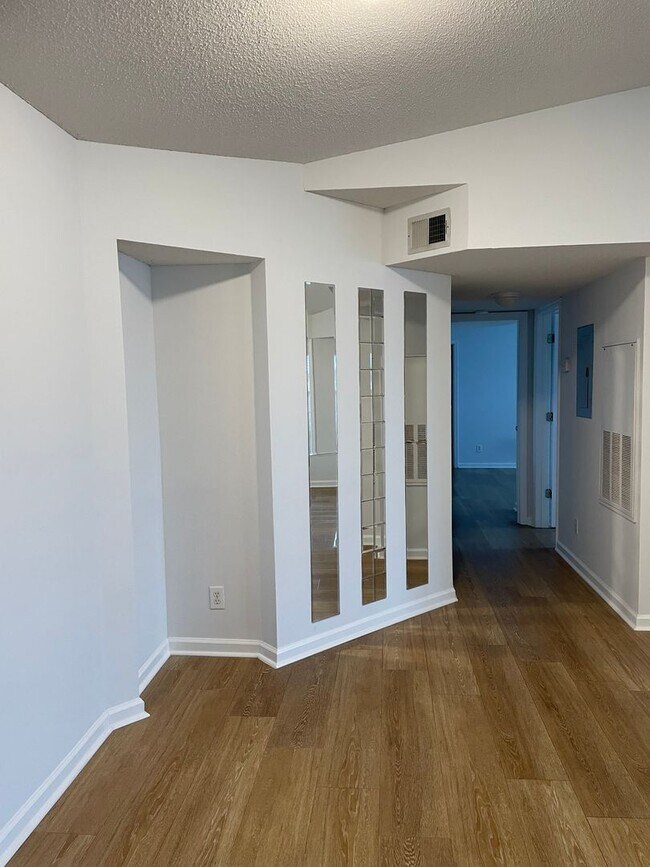 Photo - Nice 2 bedroom/2 bath condo with lakeview ...