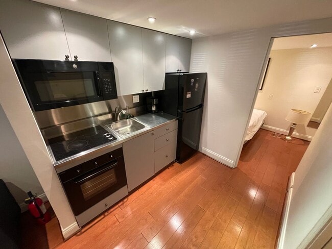 Photo - Fully Furnished English Basement near Capi...