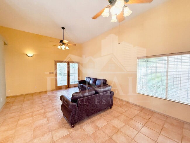 Photo - 1221 E Cholla St