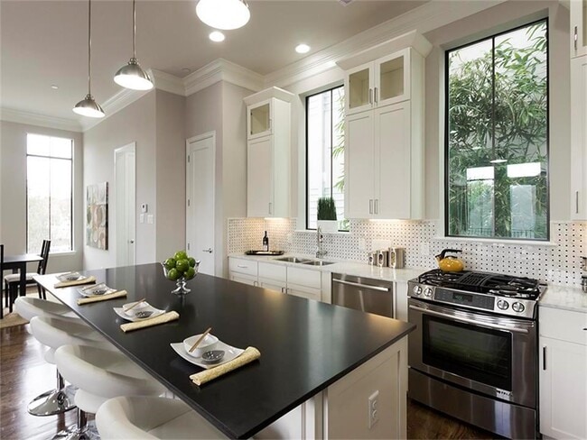 Photo - 2512 Morgan St