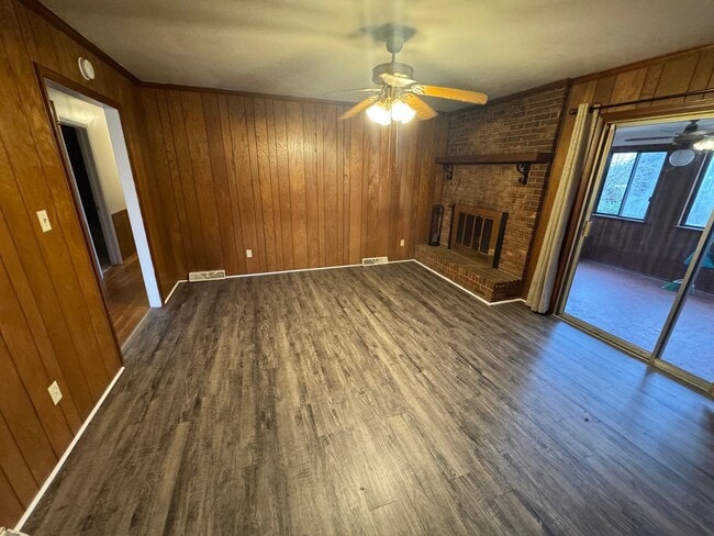 Photo - 3 bedroom 2 bathroom home!