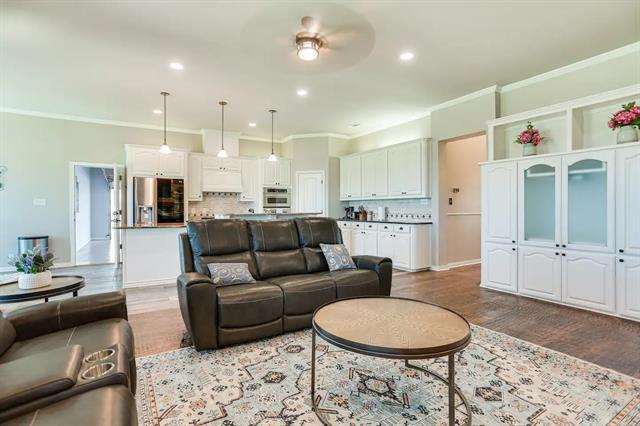 Photo - 2045 Weston Rd