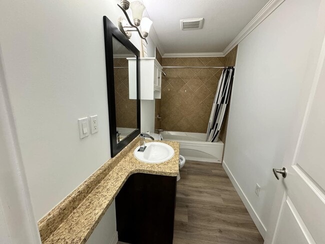 Photo - 9361 164A St