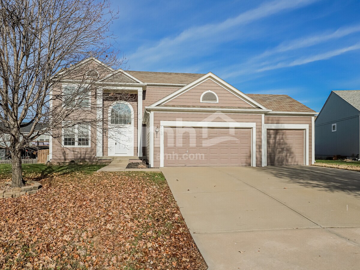 Photo - 1860 W Fredrickson Cir