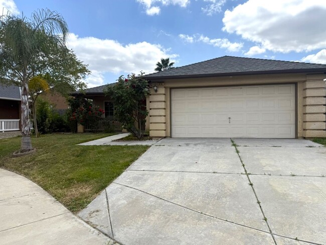 Available Now!!! With fresh paint and new ... - Available Now!!! With fresh paint and new ... House