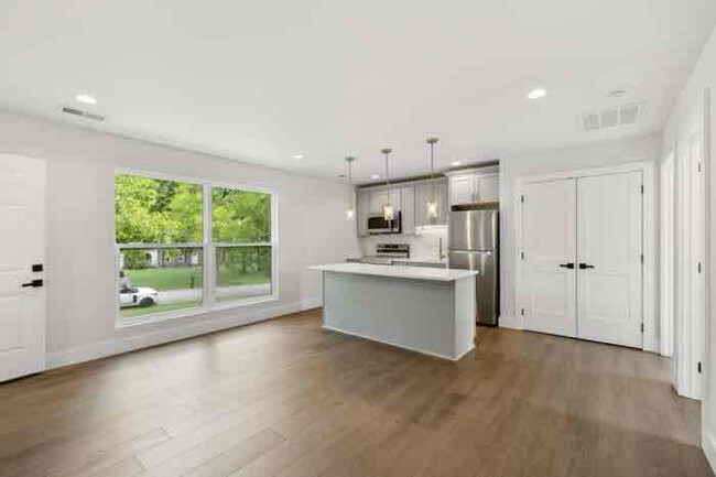 Building Photo - 102 Cayce Valley Dr Rental
