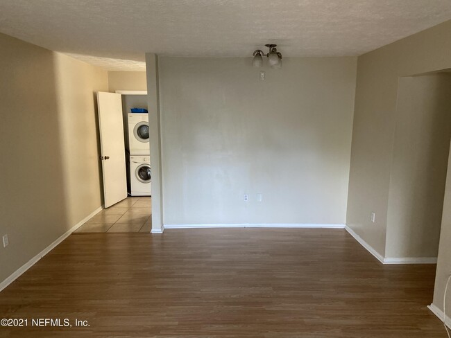 Photo - 1950 Paine Ave