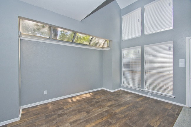 Photo - Woodbridge Townhomes