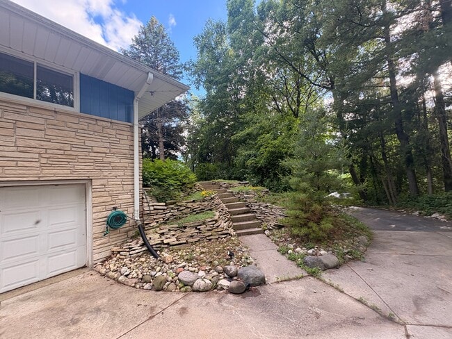 Photo - 3580 Slinger Rd