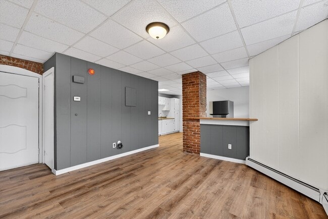 Building Photo - 42 Almont St Unit 3R