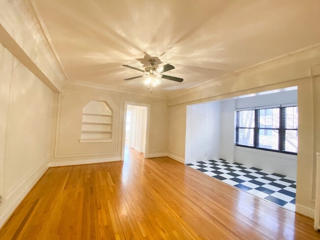 Building Photo - Plaza Apartment Center