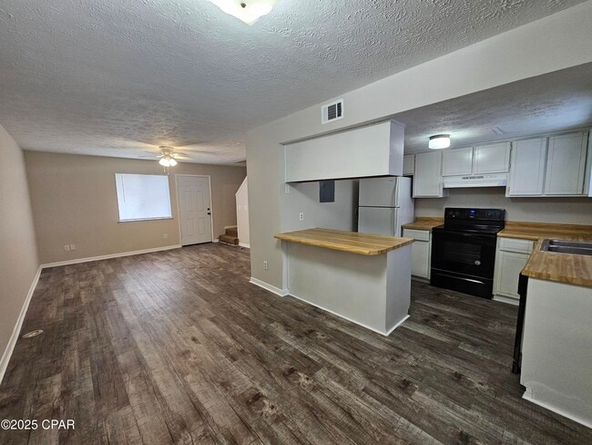 Photo - 6405 Lenawee St