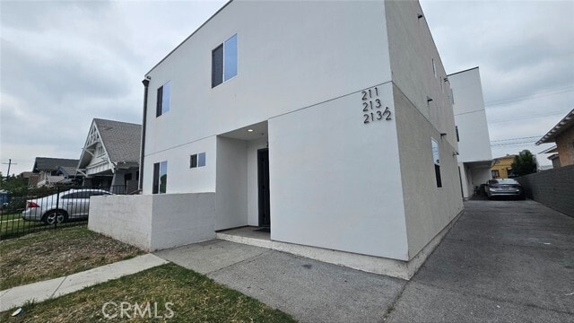 Building Photo - 211 W 43rd St