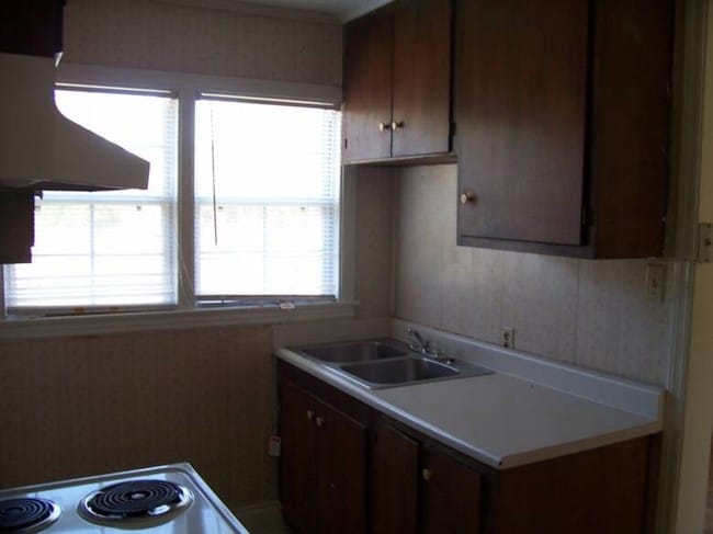 Kitchen - The Gardens of Tifton Apartments