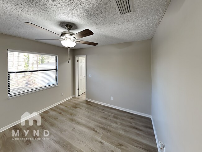 Photo - 204 S Maki Rd