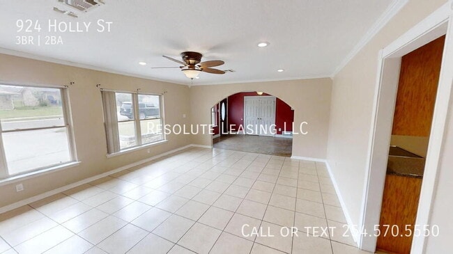 Photo - 924 Holly St
