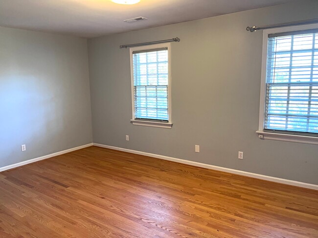 Dormitorio, orientado al norte - 4285 Burton Rd Unidad West Aerie 2