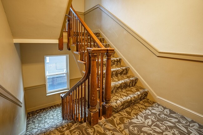 Photo - Lakeside Apartments