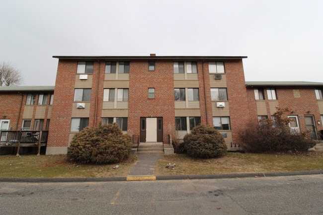 Building Photo - 157 School St Unit f Rental