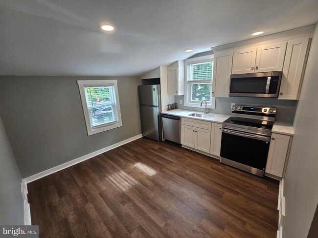 Photo - 647 Roberts Ave