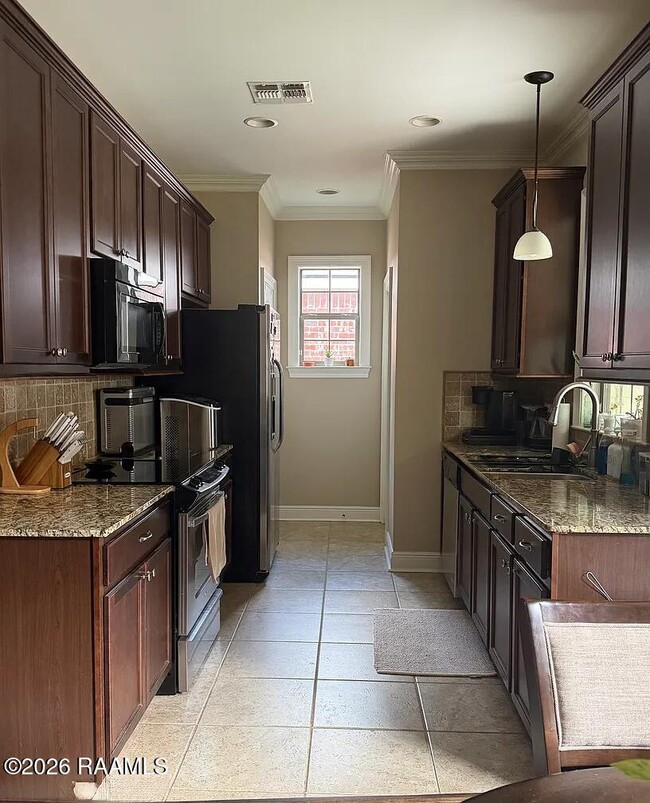 Photo - 211 Milton Estates