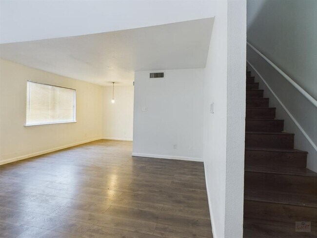 Photo - 2124 Burton Dr Unit 140