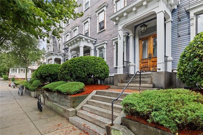 Building Photo - 182 Bowen St Unit 11