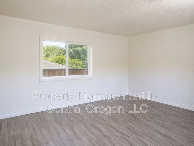 Building Photo - 1711 US-26 Unit Apt 2