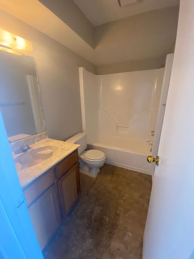 Photo - 5510 Brookview Ct Unidad # C - 2nd floor
