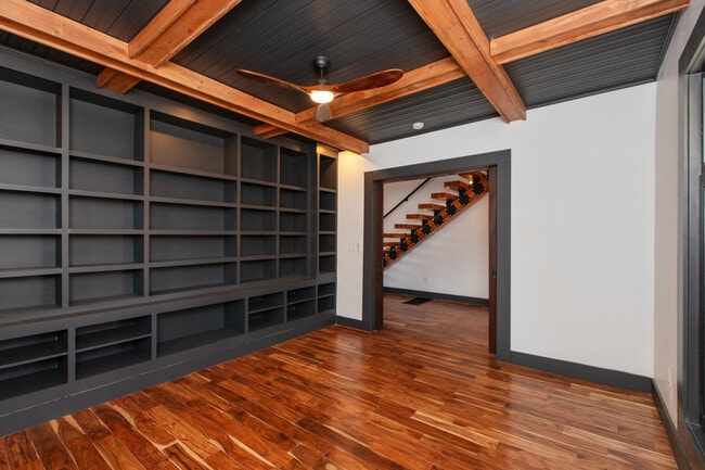 Photo - 2828 N Illinois St