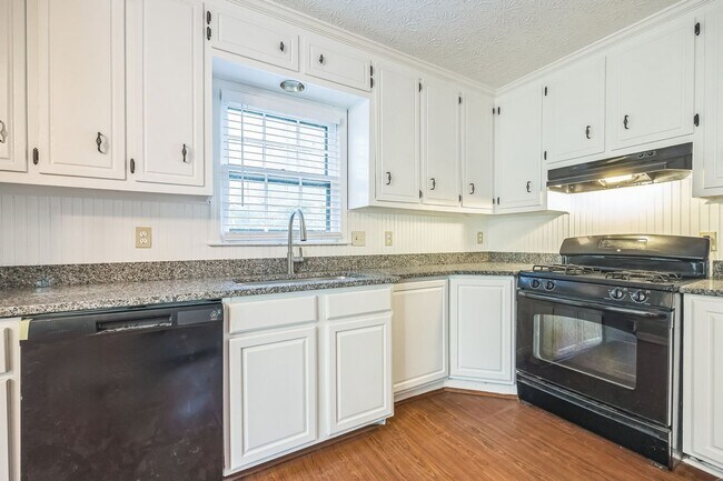 Spacious 4BR House in Roswell - Spacious 4BR House in Roswell