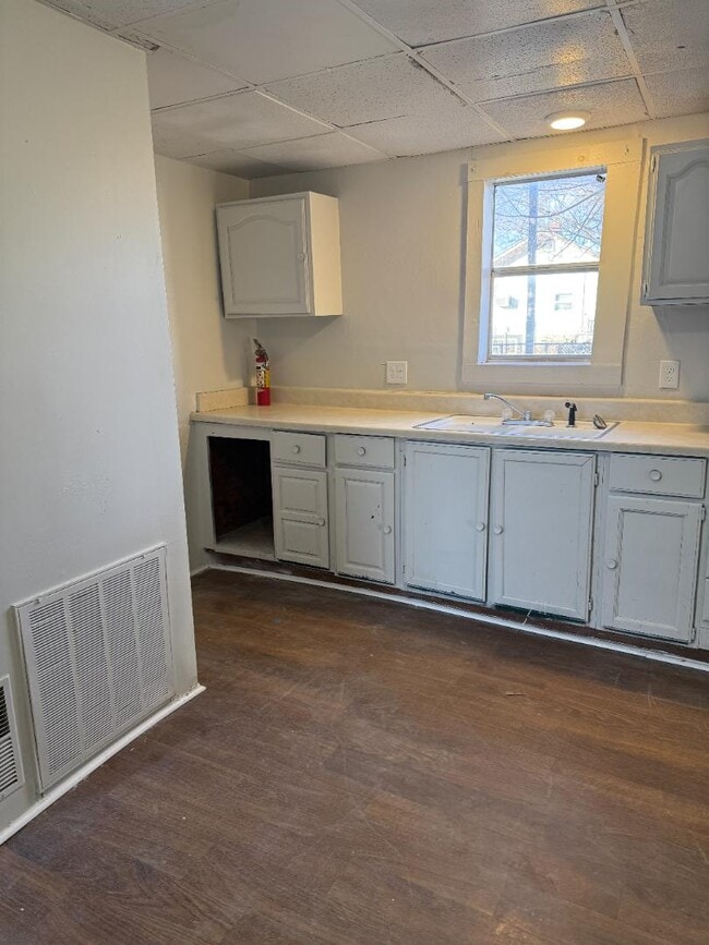 Photo - 208 1/2 E Avenue B - Unit 1